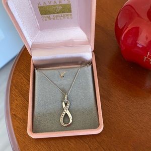 Infinity necklace white gold
